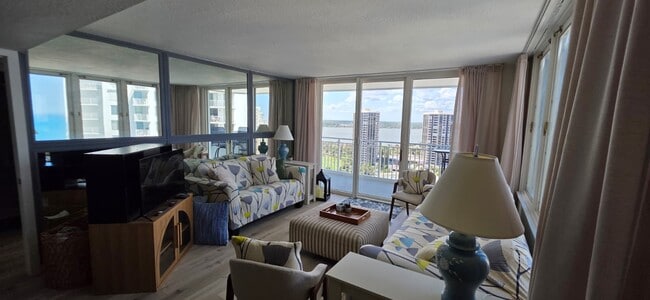 3047 S Atlantic Ave, Unit 1906 in Daytona Beach Shores, FL - Foto de edificio - Building Photo