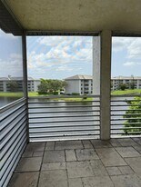 9420 Poinciana Pl, Unit #416 in Davie, FL - Building Photo