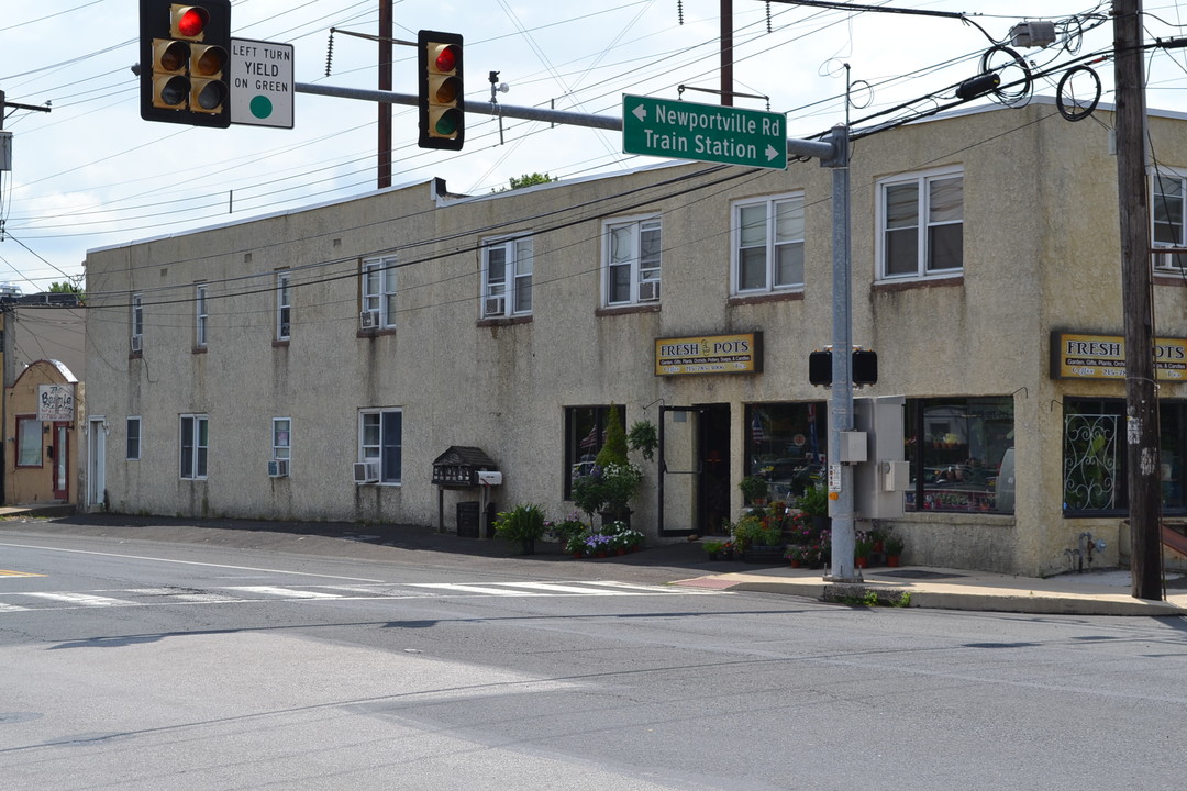 802 Bristol Pike in Croydon, PA - Foto de edificio