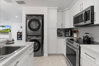 13278 SW 114th Terrace in Miami, FL - Building Photo - Building Photo