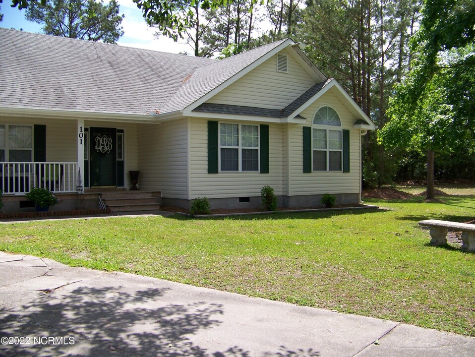 101 Elm Cir in Morehead City, NC - Building Photo