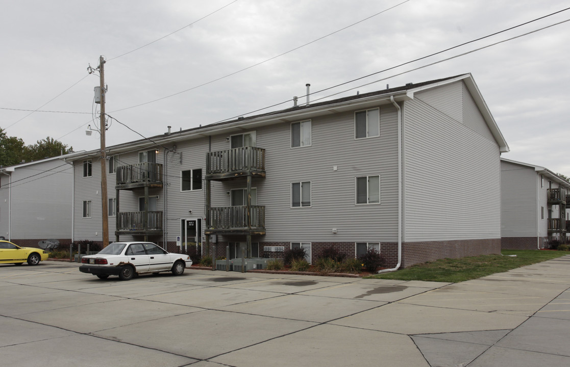 Platte Valley Apartment Homes in Valley, NE - Building Photo