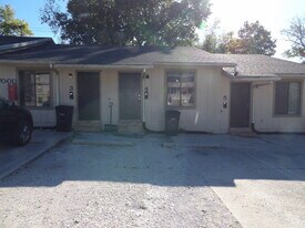 412 Harrodswood Rd in Frankfort, KY - Building Photo