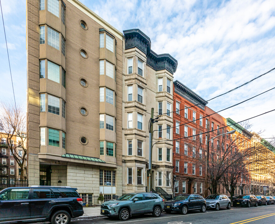 1108 Hudson St in Hoboken, NJ - Building Photo