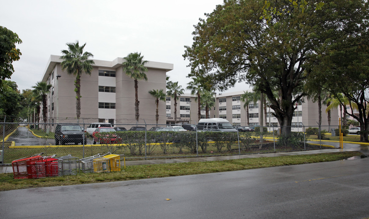 Casa Devon Apartments in Miami, FL - Building Photo