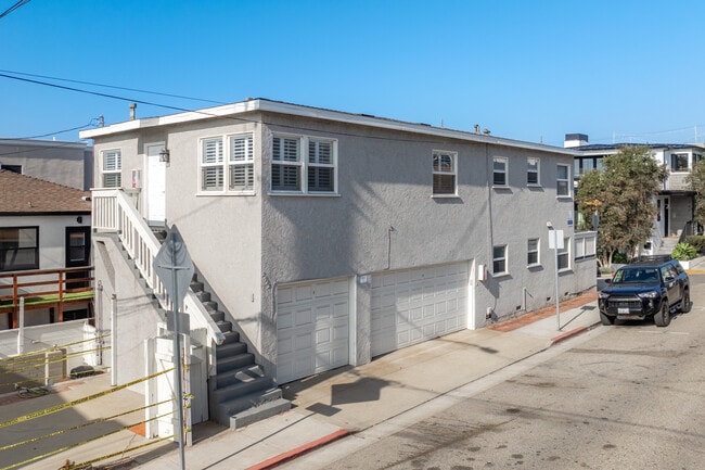 2923 Manhattan Ave in Hermosa Beach, CA - Foto de edificio - Building Photo