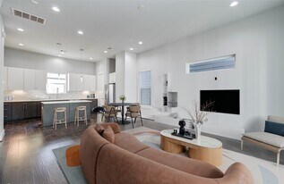 2116 Naomi St in Houston, TX - Building Photo