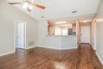 2672 Secret Harbor Dr in Orange Park, FL - Foto de edificio - Building Photo