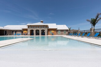 Cocoa Grand Apartments in Cocoa, FL - Foto de edificio - Building Photo