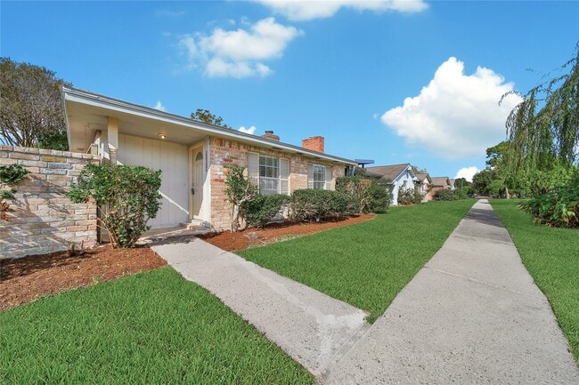 13159 High Star Dr in Houston, TX - Foto de edificio - Building Photo