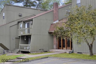 Falconridge Apartments in Manchester, CT - Building Photo - Building Photo