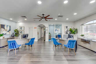 Sterling Point Apartments in Phoenix, AZ - Building Photo - Interior Photo