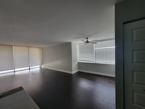 13120 SW 92nd Ave, Unit B 416 in Miami, FL - Foto de edificio - Building Photo