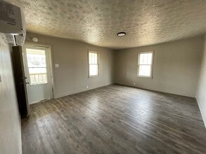 802 E Church St in Greeneville, TN - Foto de edificio - Building Photo