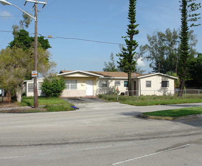 6400 NW 20th Ct in Fort Lauderdale, FL - Foto de edificio - Building Photo