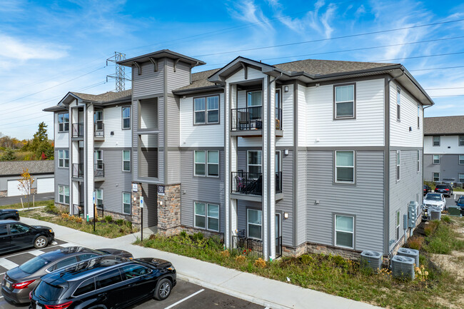 The Retreat at Scioto Creek in Columbus, OH - Building Photo - Building Photo