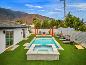 414 W Avenida Cerca in Palm Springs, CA - Building Photo - Building Photo