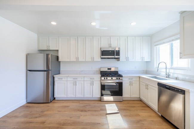 1625 Laurel