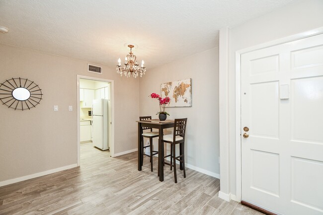 2700 Bellefontaine in Houston, TX - Foto de edificio - Building Photo