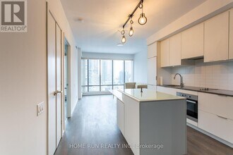 5 St Joseph St in Toronto, ON - Building Photo - Building Photo