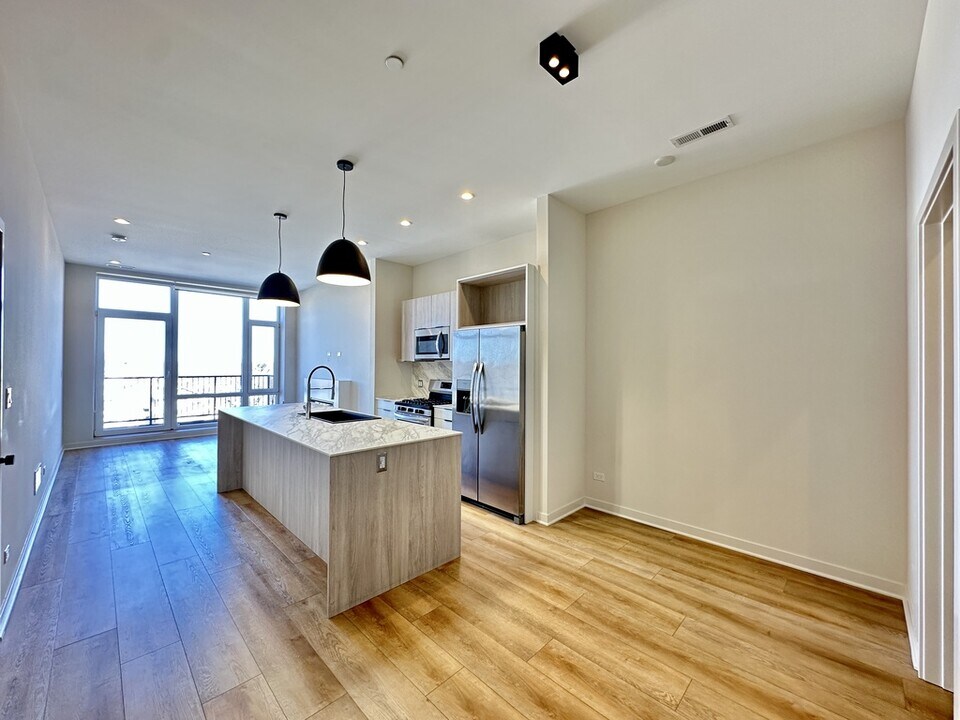 6324 W Belmont Ave, Unit J05P in Chicago, IL - Foto de edificio