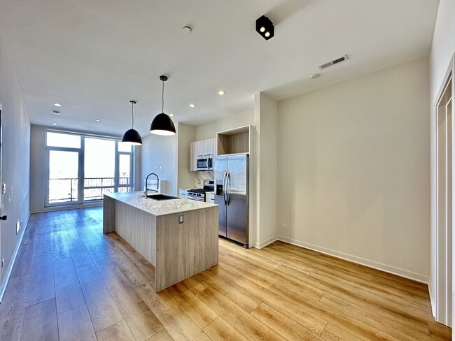 6324 W Belmont Ave, Unit J05P