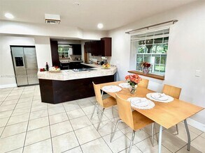 1531 NE 35th St-Unit -2 in Oakland Park, FL - Building Photo - Building Photo