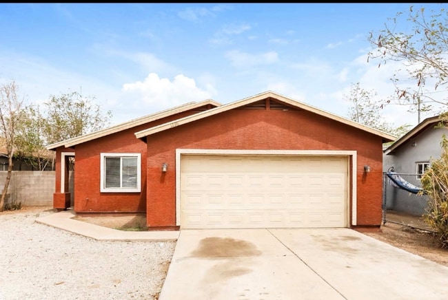 property at 1516 W Hadley St