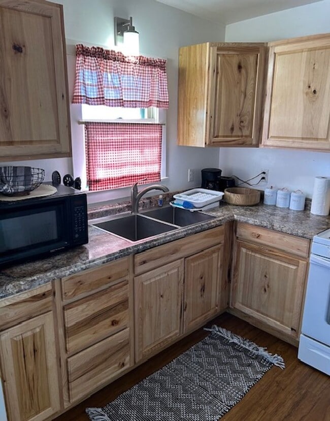 property at 1115 2nd St W