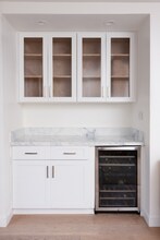 750 Kings Rd in Los Angeles, CA - Building Photo - Building Photo