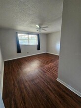 5309 Oakwood Ct in Tampa, FL - Building Photo - Building Photo