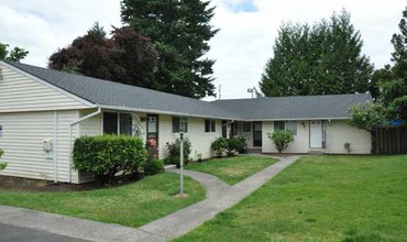 Walnut Court Apartments in Portland, OR - Building Photo - Building Photo