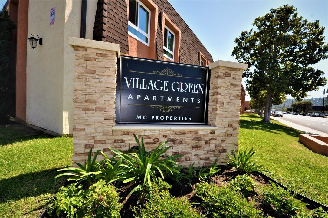 Village Green in El Cajon, CA - Foto de edificio