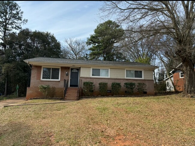 2443 Westhampton Dr in Charlotte, NC - Building Photo - Building Photo