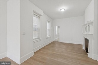 2054 W Glenwood Ave in Philadelphia, PA - Building Photo - Building Photo