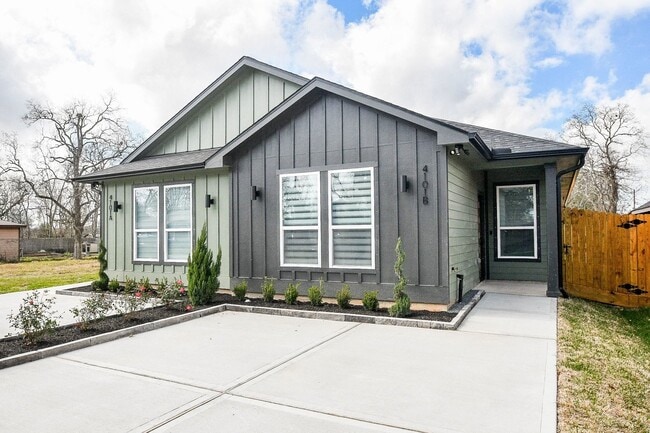 4101 Victoria in Dickinson, TX - Building Photo - Building Photo