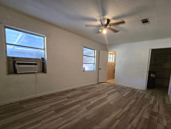 8010 SE US Hwy 301 in Hawthorne, FL - Building Photo - Building Photo