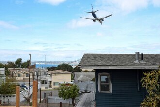 2214 Brant St, Unit A in San Diego, CA - Foto de edificio - Building Photo