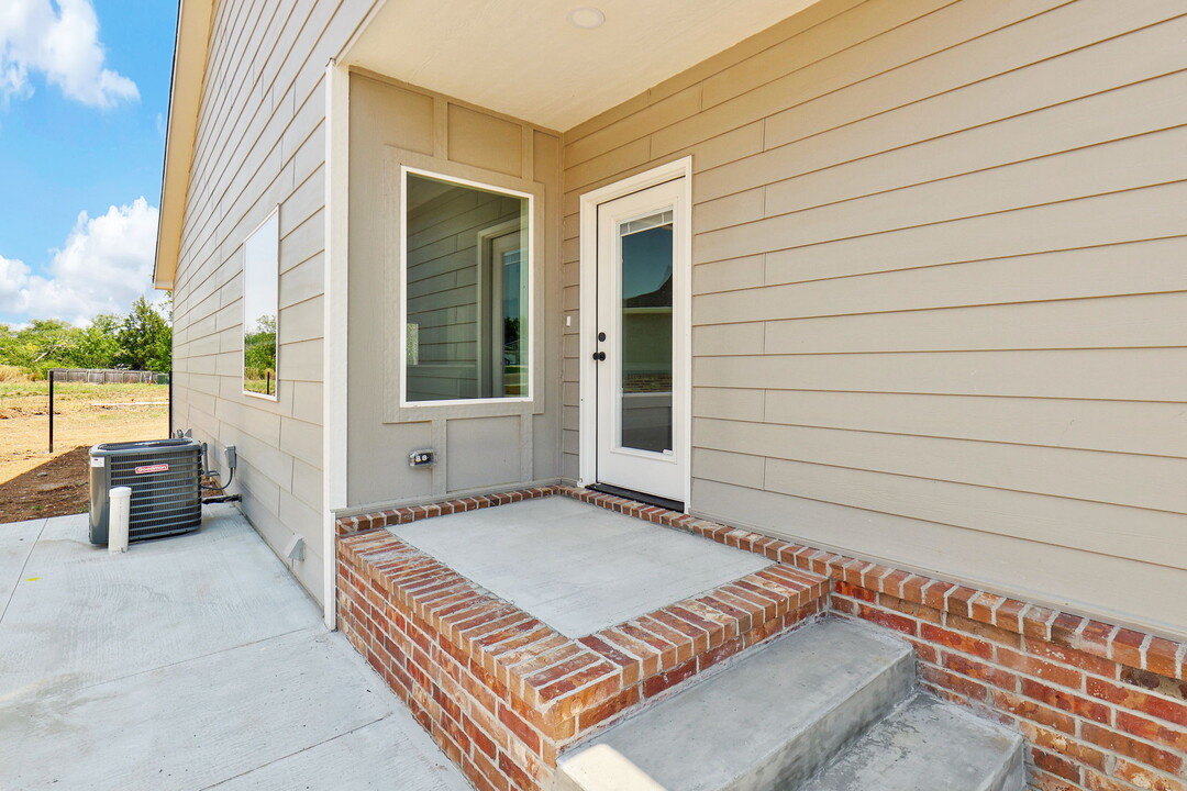 1134 N Joye St in Andover, KS - Foto de edificio