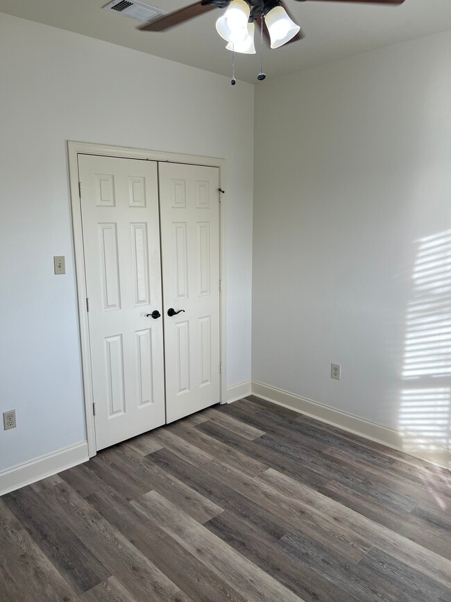 37150 Woodgate Ave in Prairieville, LA - Foto de edificio - Building Photo