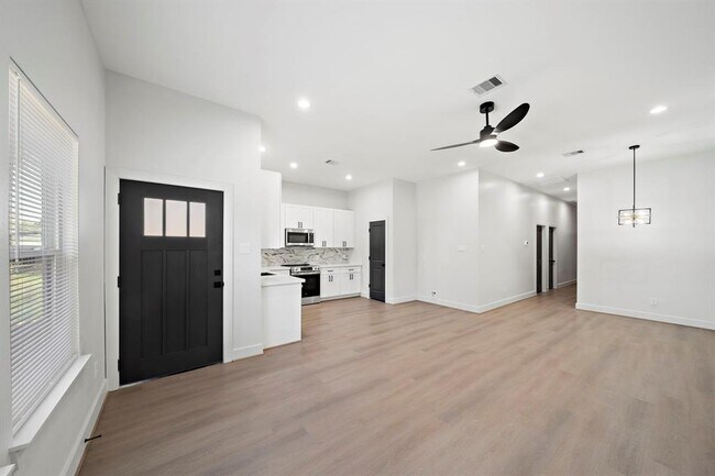 9609 Ashville Dr-Unit -A in Houston, TX - Building Photo - Building Photo
