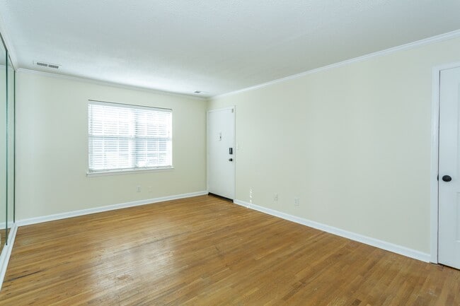 2053 Montreat Cir in Vestavia Hills, AL - Building Photo - Building Photo