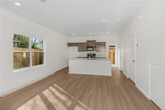 601 W 24th St in Bryan, TX - Building Photo - Building Photo