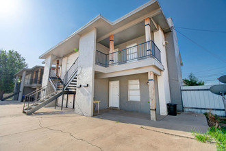 3206 Salisbury Ave in Lubbock, TX - Building Photo - Building Photo