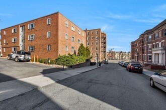 7 Scottfield Rd, Unit #1 in Boston, MA - Foto de edificio - Building Photo