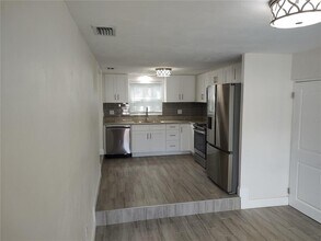 301 Mystic Lake Dr N in St. Petersburg, FL - Building Photo - Building Photo