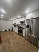 19 Mount Hood Rd, Unit 1 Apartments