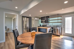 2457-2415 15 St in Vernon, BC - Building Photo