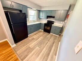 1134 Oakwood Dr in Lexington, KY - Building Photo