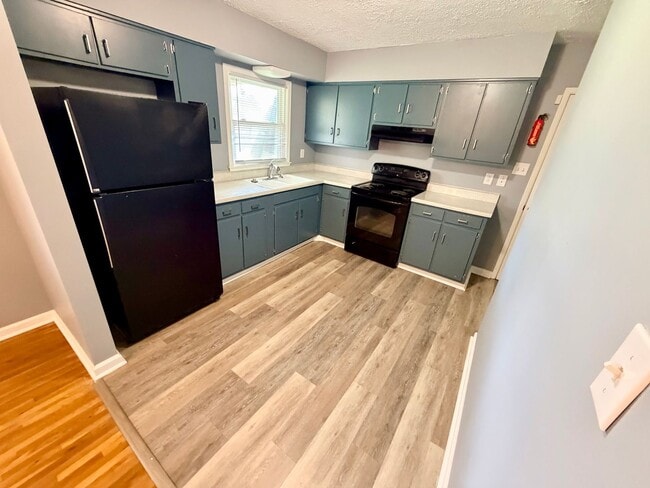 property at 1134 Oakwood Dr